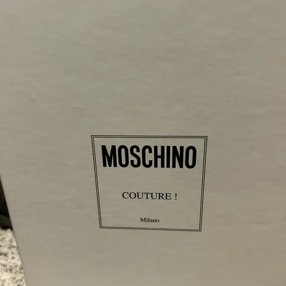 Moschino White Sneakers with Minimalist Design and Sporty Style. No shoe laces. - Picture 6 of 7